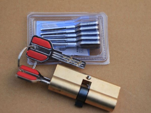 吉陽(yáng)區(qū)配汽車鑰匙（上門(mén)換鎖公司）